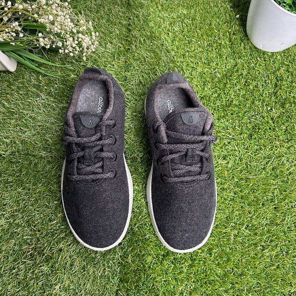 allbirds Women Wool Runners , True Black (Cream Sole) Size 6 NEW
$98 - Picture 13 of 16